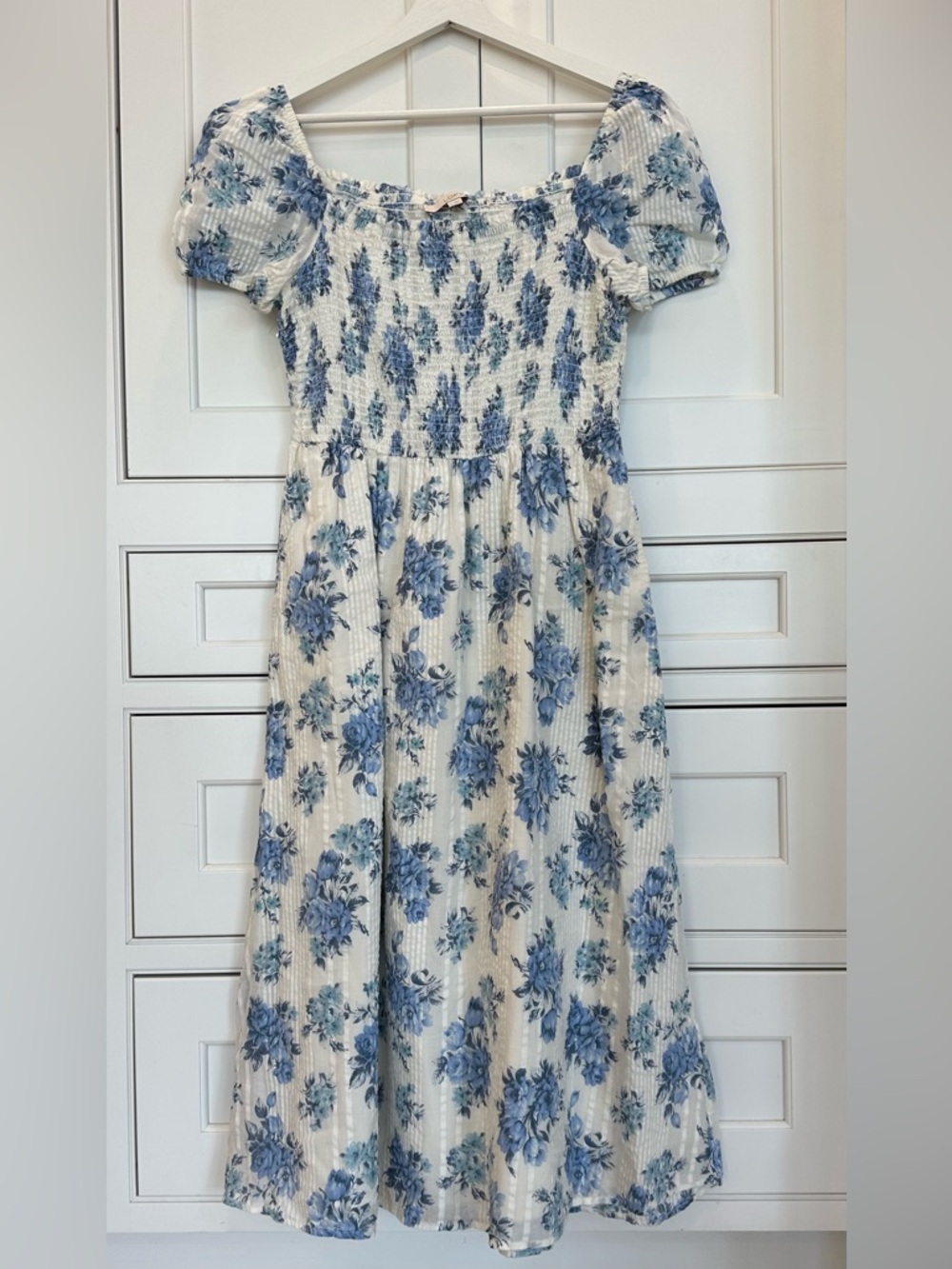 LOFT Midi Dress Womens Small White Blue Floral Smocked Short Sleeve Cottagecore